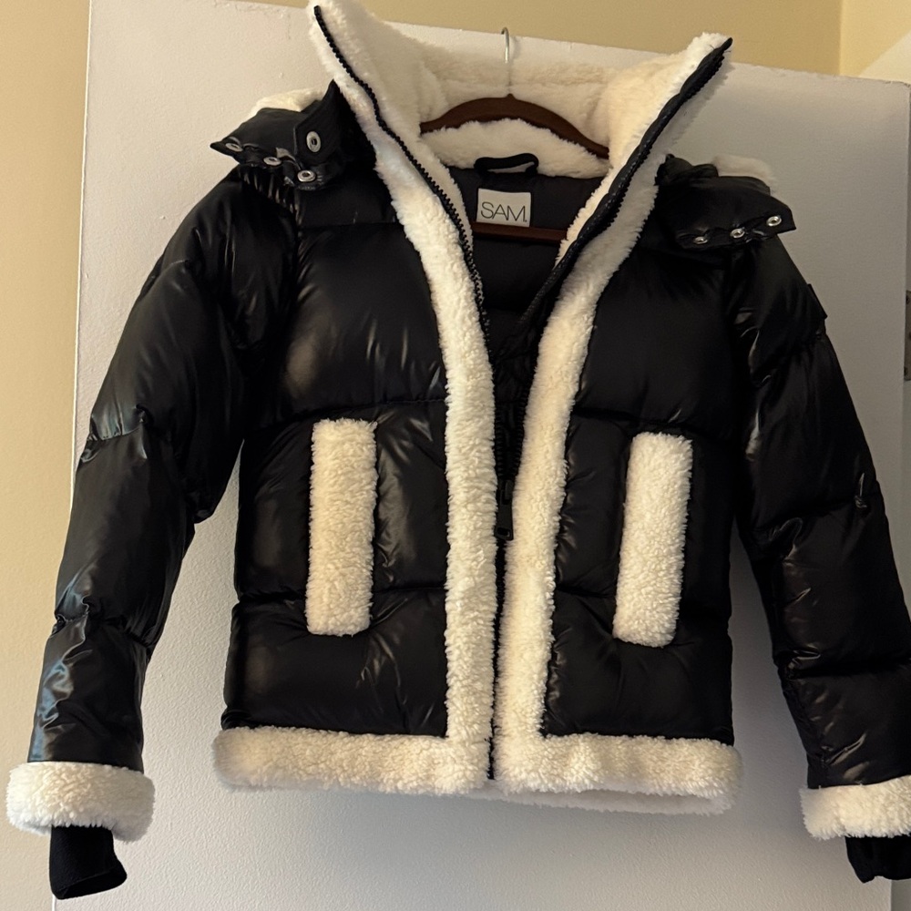 SAM. Kids Puffer Jacket in Black with White Trim Size 14